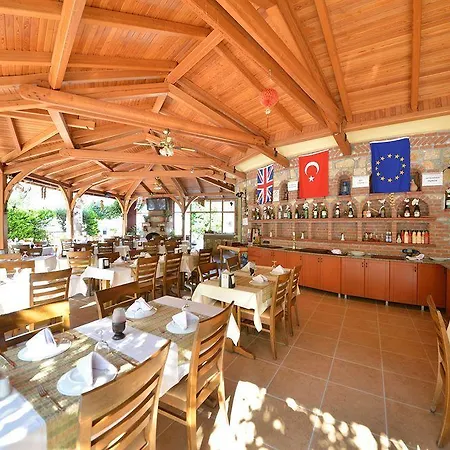 Montebello Deluxe Ξενοδοχείο 3*