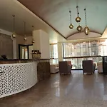 Отель Montebello Deluxe