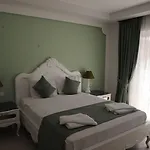 Отель Montebello Deluxe