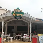 Отель Montebello Deluxe