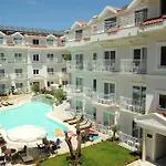 Montebello Deluxe Отель
