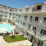 Montebello Deluxe Отель