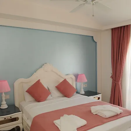 Montebello Deluxe Hotel