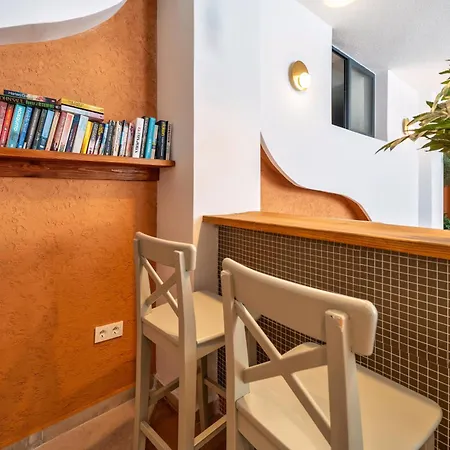 Montebello Deluxe Hotel