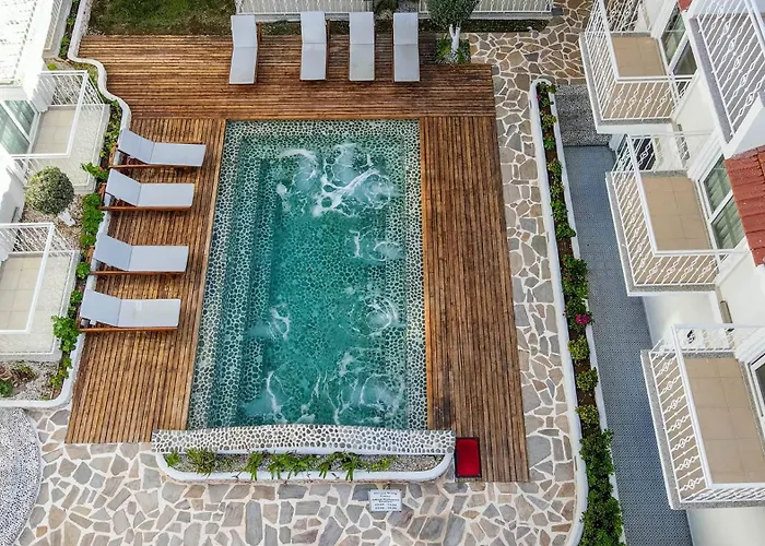 Montebello Deluxe Hotel 3*