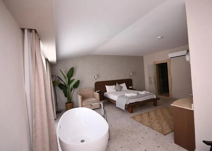 Hotel Montebello Deluxe