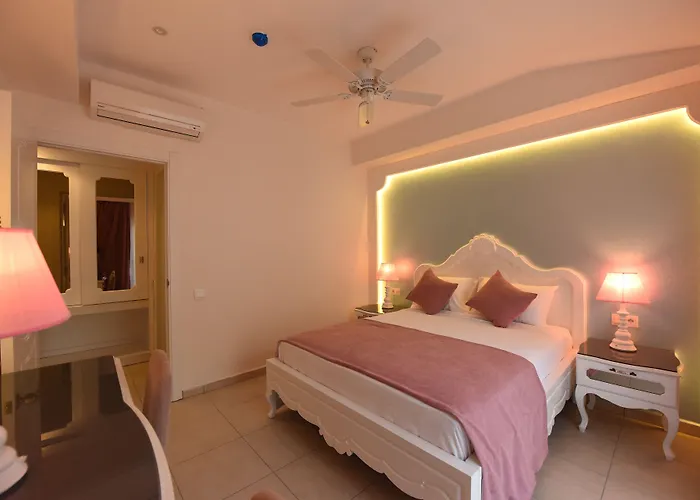 Hotel Montebello Deluxe 3*