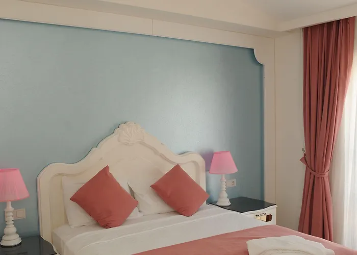 Montebello Deluxe Hotel