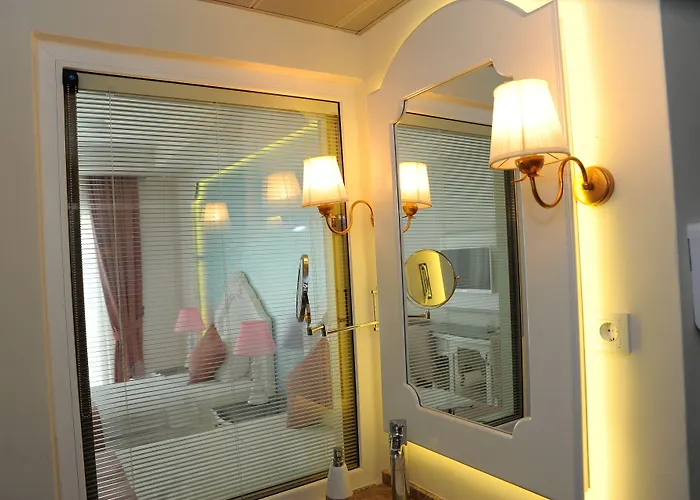 Montebello Deluxe Hotel 3*