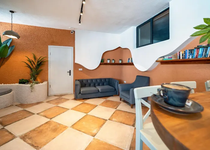 Montebello Deluxe Hotel