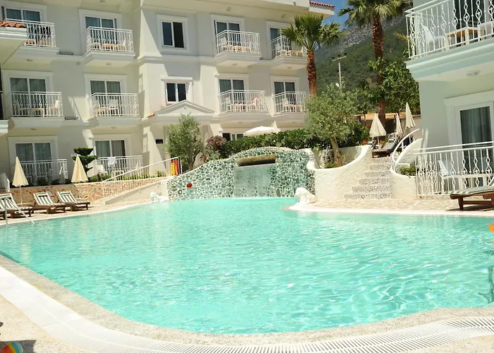 Hotel Montebello Deluxe 3*