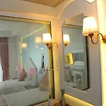 Montebello Deluxe 호텔 3*