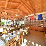 Montebello Deluxe 호텔 3*