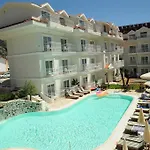 호텔 Montebello Deluxe 3*