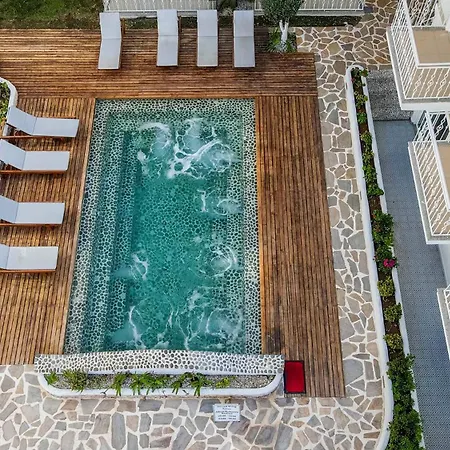 Montebello Deluxe Ξενοδοχείο 3*