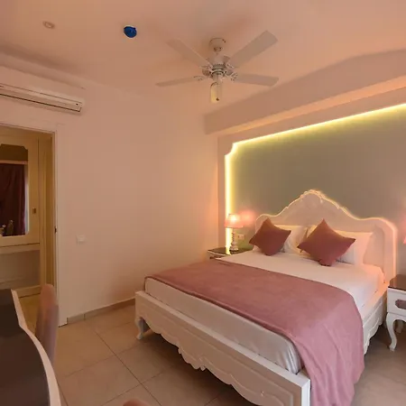 Montebello Deluxe Ξενοδοχείο 3*