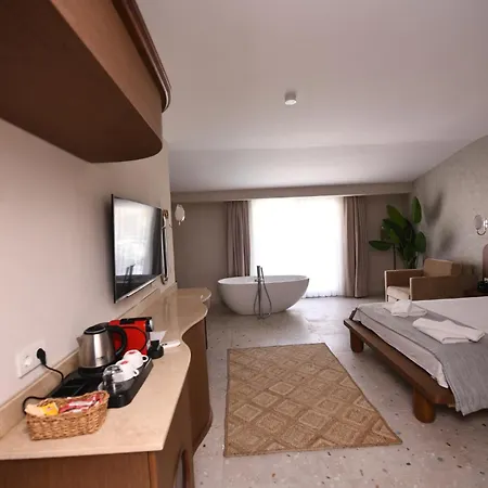 Ξενοδοχείο Montebello Deluxe 3*