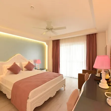 Montebello Deluxe 호텔 3*