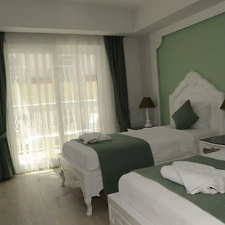 Montebello Deluxe 호텔 3*