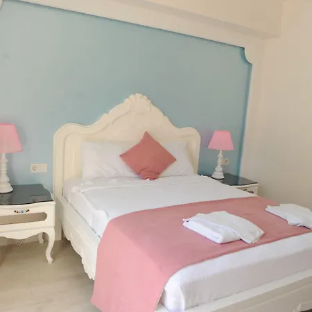 Montebello Deluxe 올루데니스