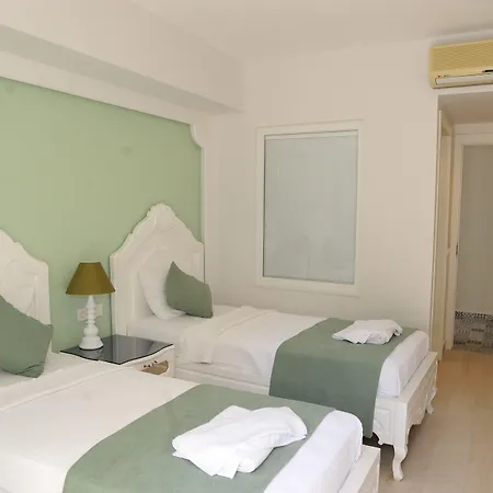 호텔 Montebello Deluxe 3*