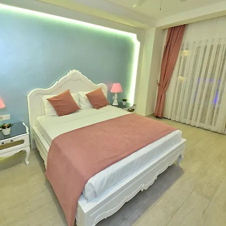 Montebello Deluxe 올루데니스