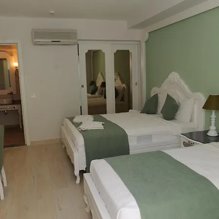 Montebello Deluxe Hotel