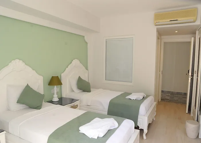 Hotel Montebello Deluxe 3*