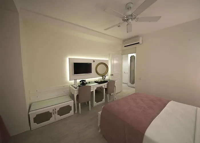 Hotell Montebello Deluxe 3*