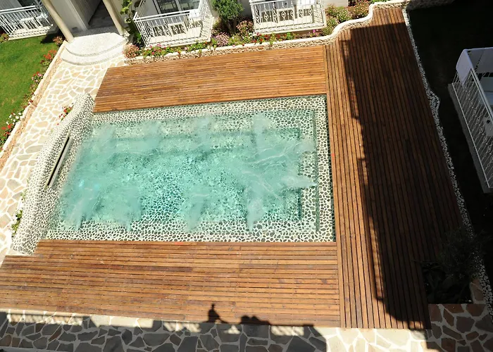 Hotell Montebello Deluxe 3*