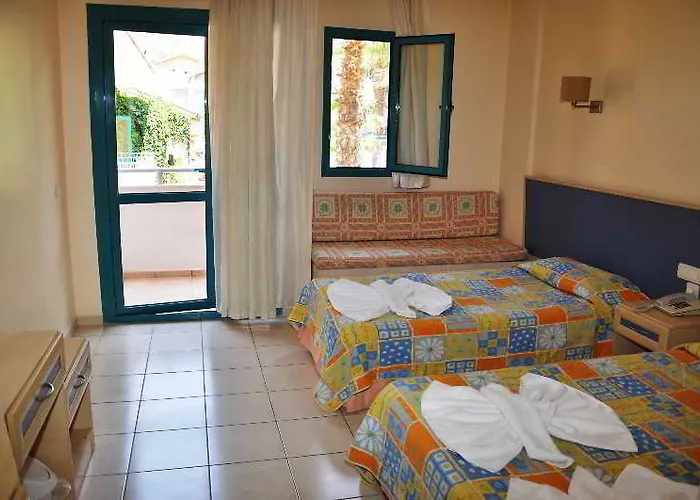 Hotel Montebello Deluxe 3*