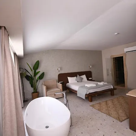 Отель Montebello Deluxe