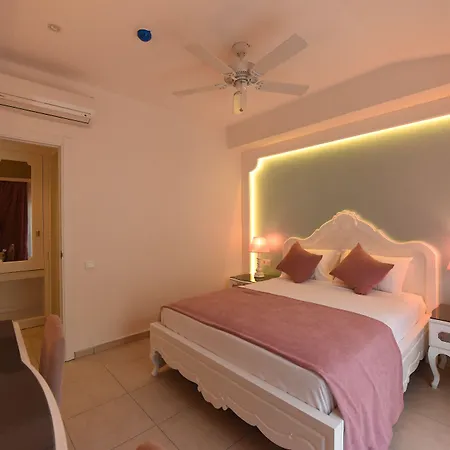 Hotel Montebello Deluxe 3*