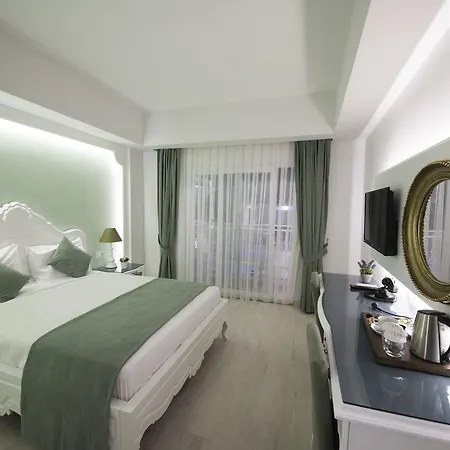 Отель Montebello Deluxe 3*