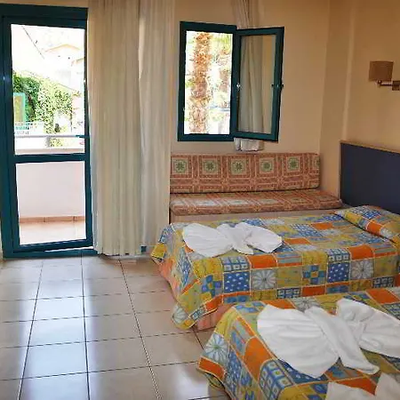 Hotel Montebello Deluxe 3*