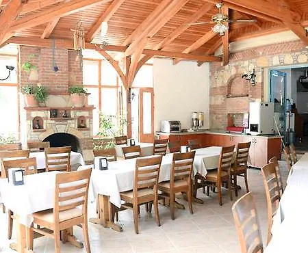 Отель Montebello Deluxe