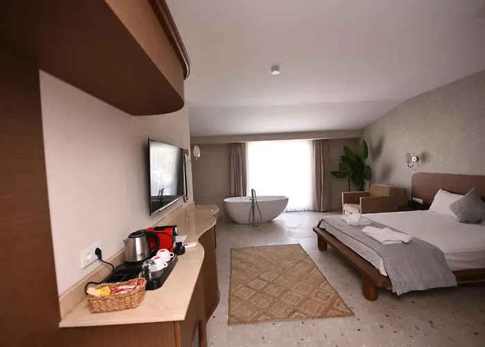 Hotel Montebello Deluxe 3*