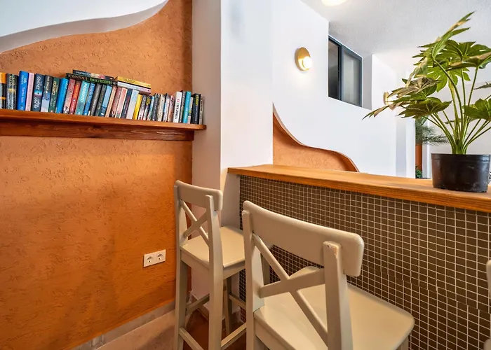 Montebello Deluxe Hotel