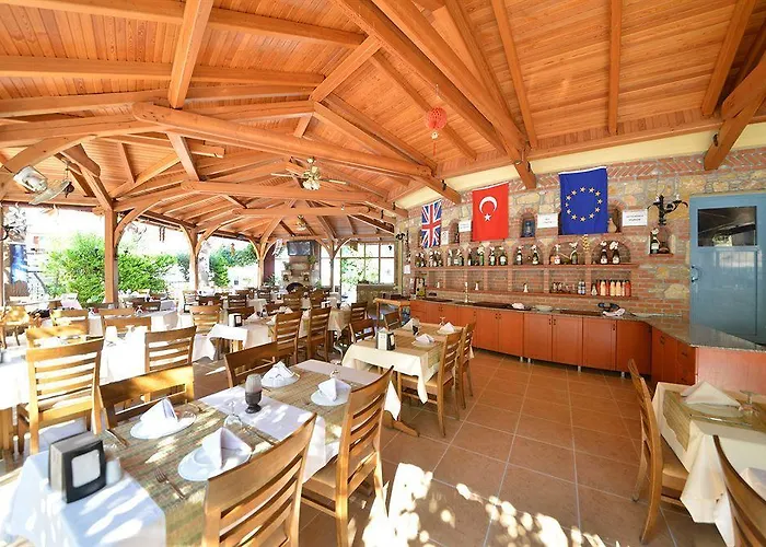 Montebello Deluxe Hotel 3*