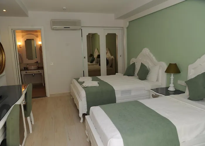 Montebello Deluxe Hotel